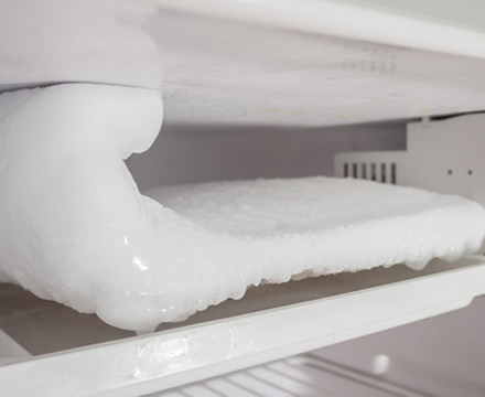 大型冷凍庫・冷蔵庫に霜が降りる